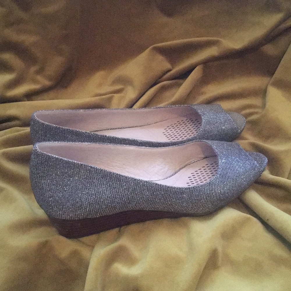 SPARKLY wedge peep toe heels — size 8